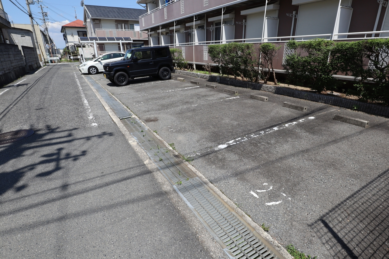 メゾンドスリシエの駐車場