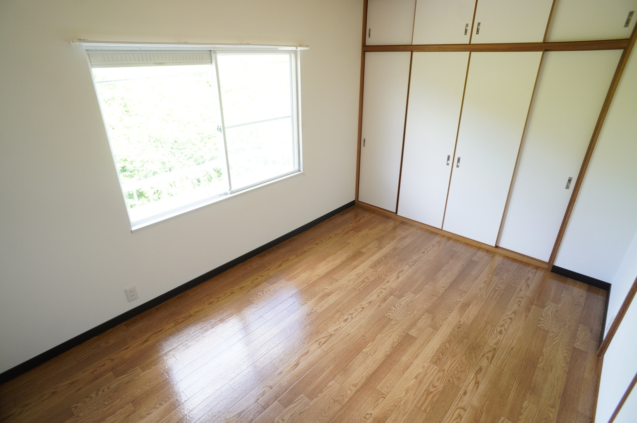 コンフォルト畠田の洋室