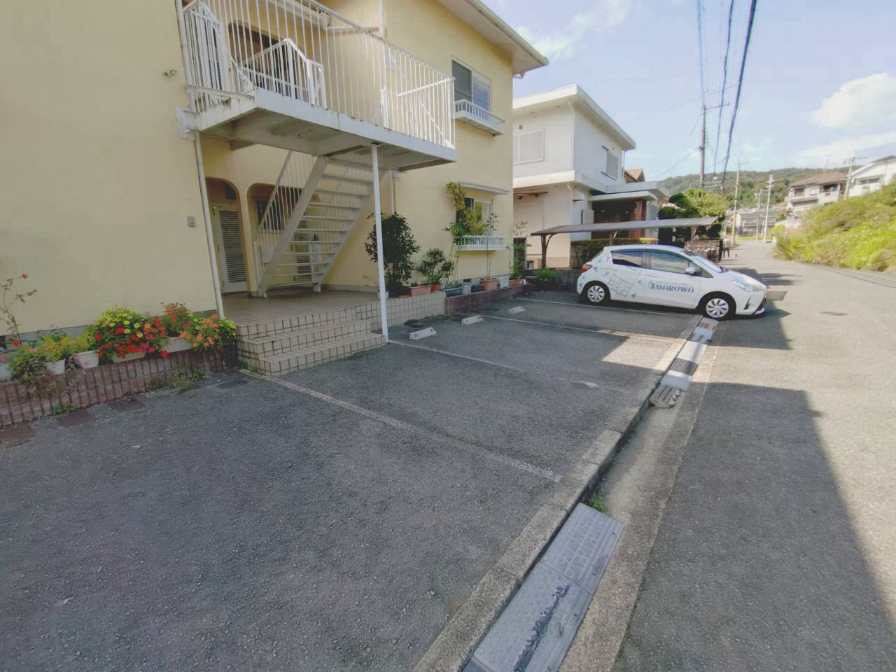 コンフォルト畠田の駐車場