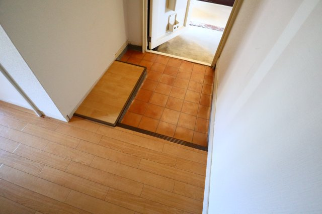 富士マンションの玄関
