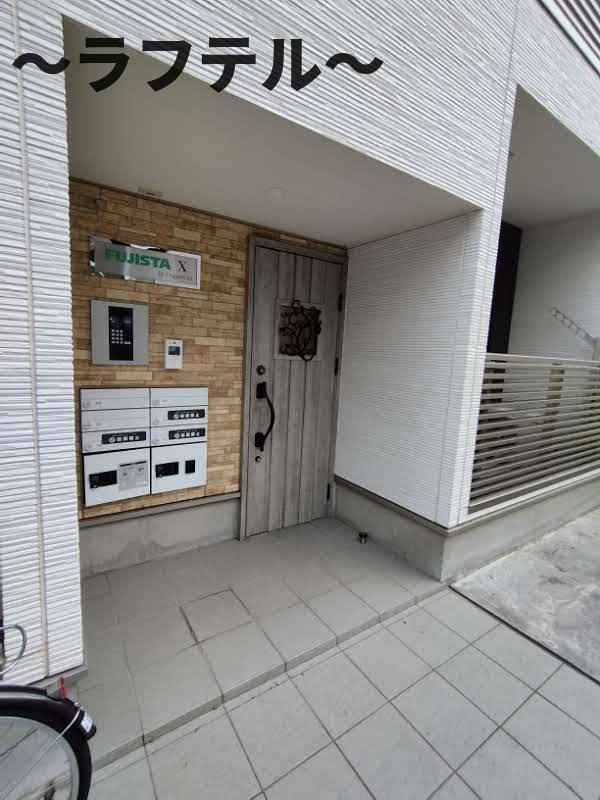 所沢市東町のアパートのエントランス