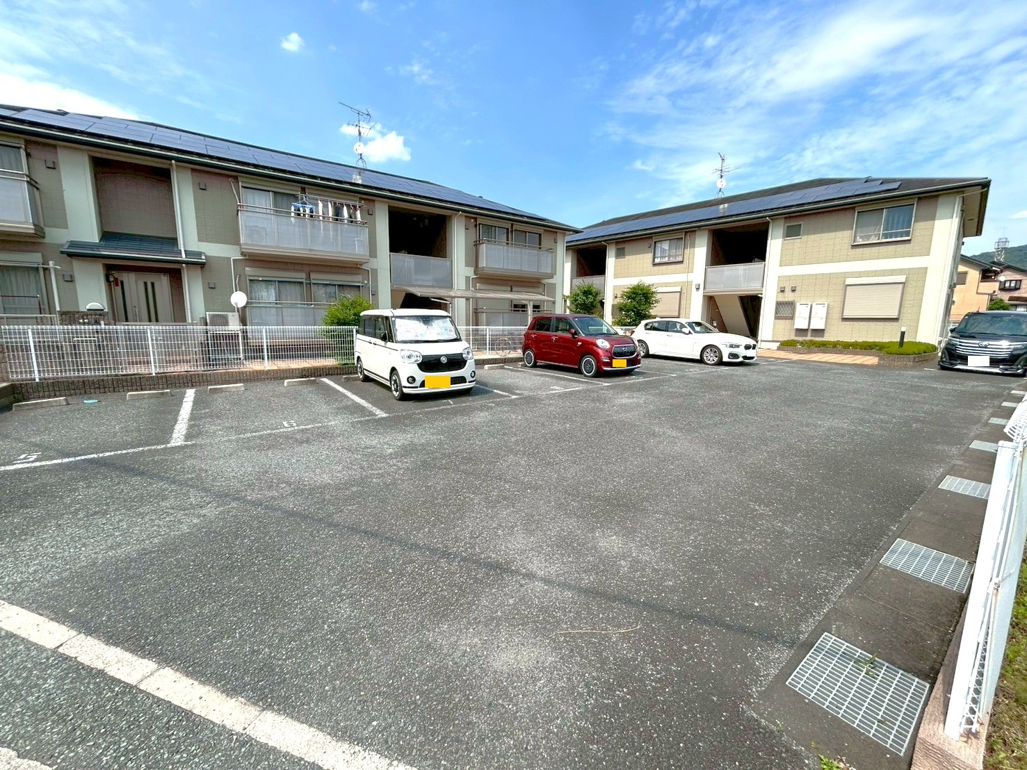 サテライト　ミーホＢ棟の駐車場