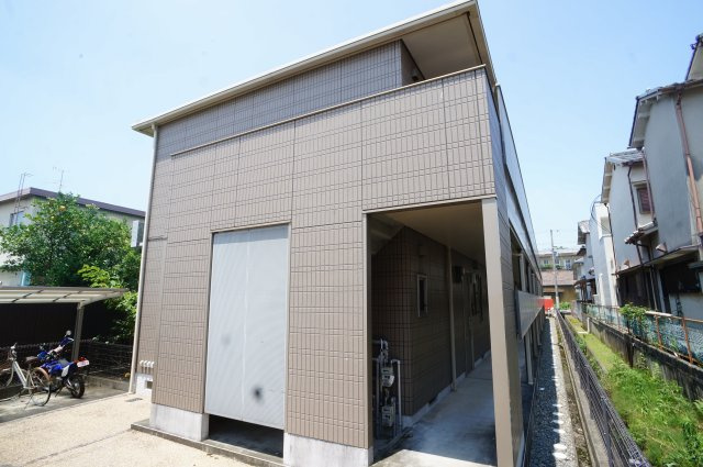 橿原市八木町３丁目のアパートの外観