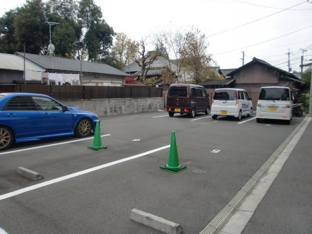 キャンファーフィールドの駐車場