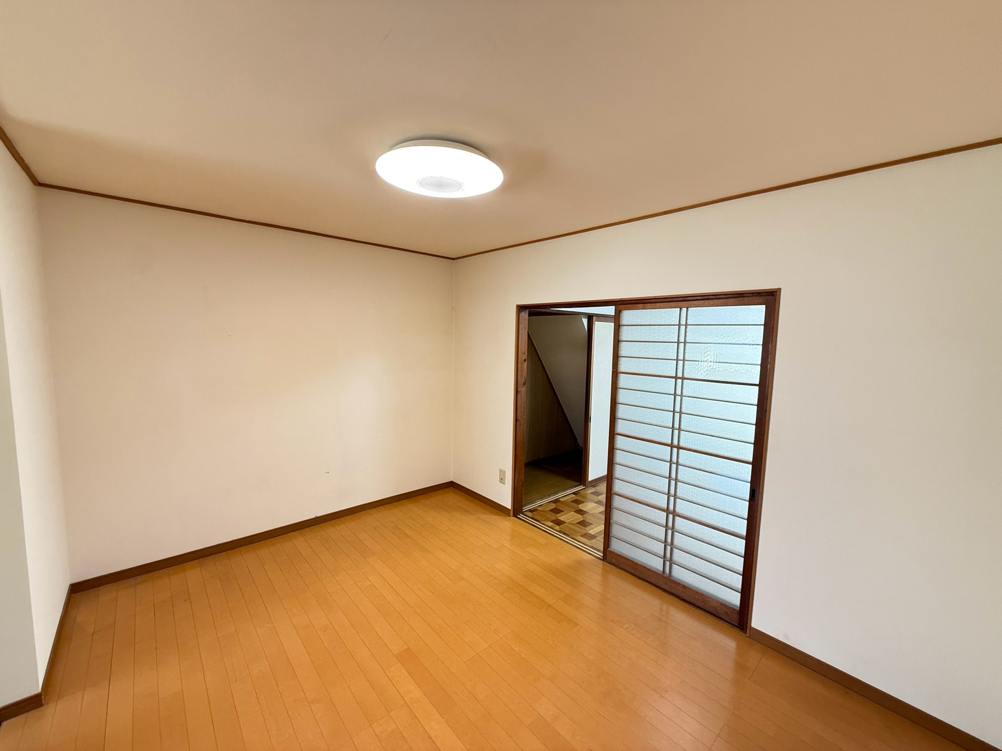 花園段ノ岡町貸家の居間・リビング
