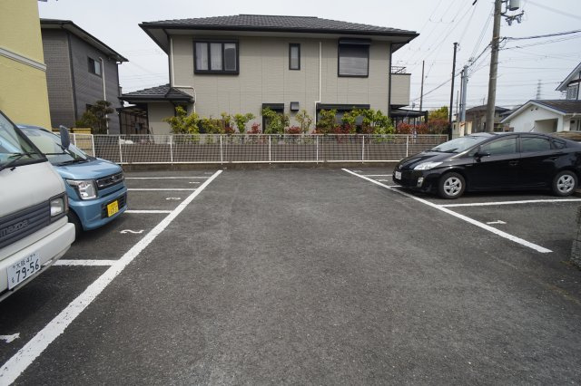 La Lumiere田原台の駐車場