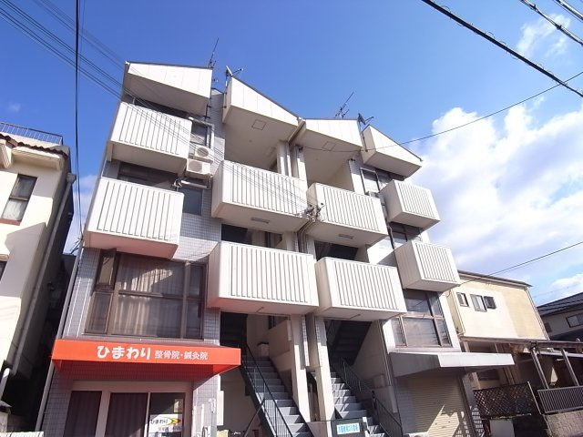 東生駒ツインビル２号館の外観