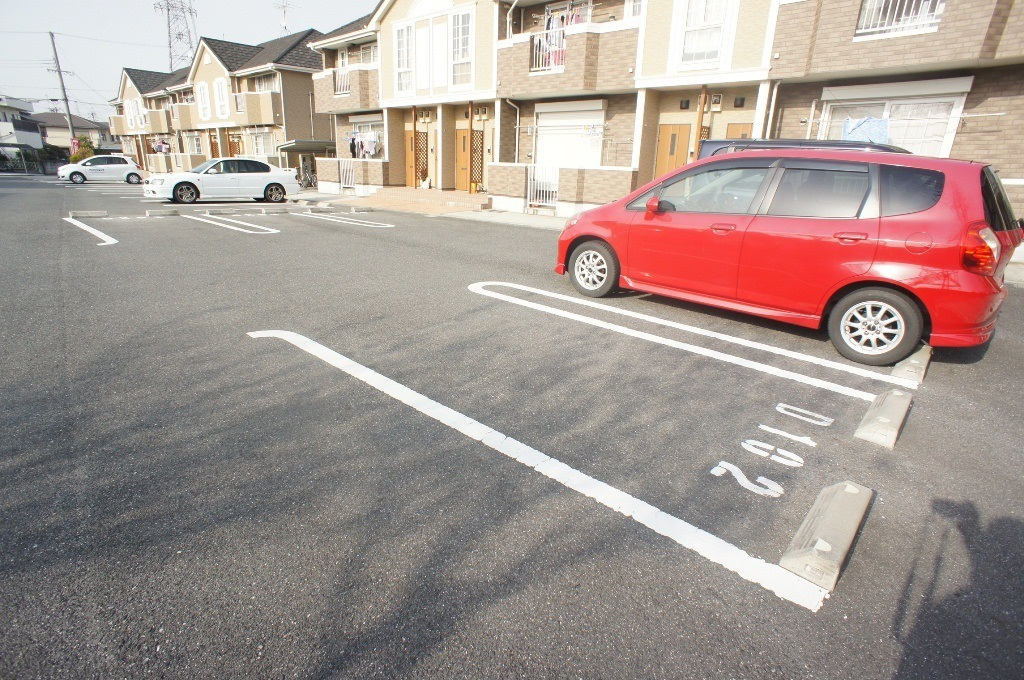 グラン　ソレイユ　Ｃの駐車場