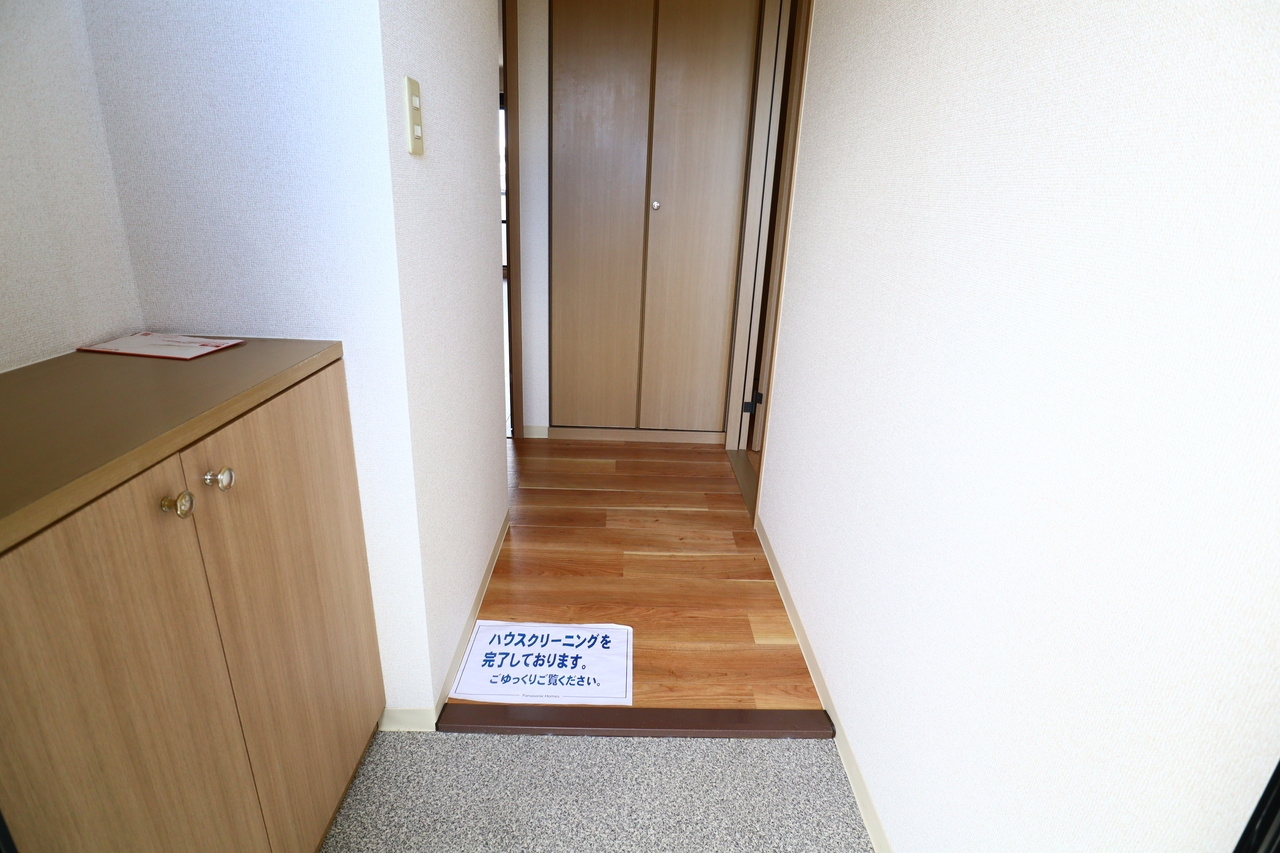 アップウェル八木の玄関
