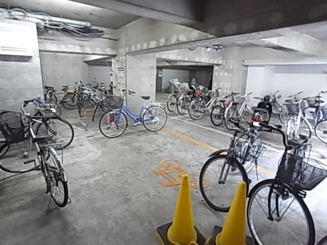 シティホームズ富雄駅前の駐車場