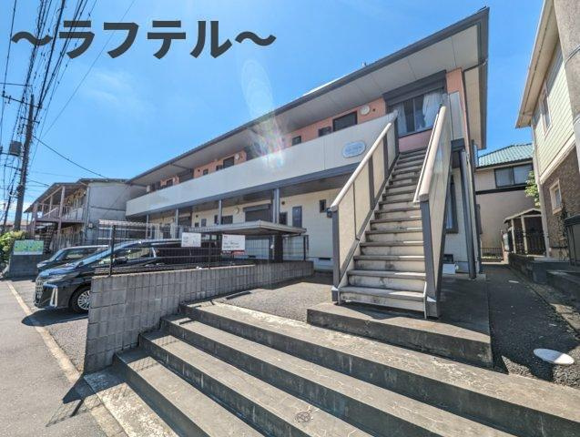 ウエストファミールの外観