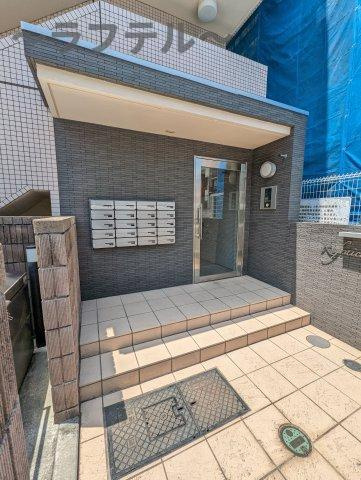 ラフレシール新所沢のエントランス