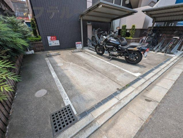 ラフレシール新所沢の駐車場