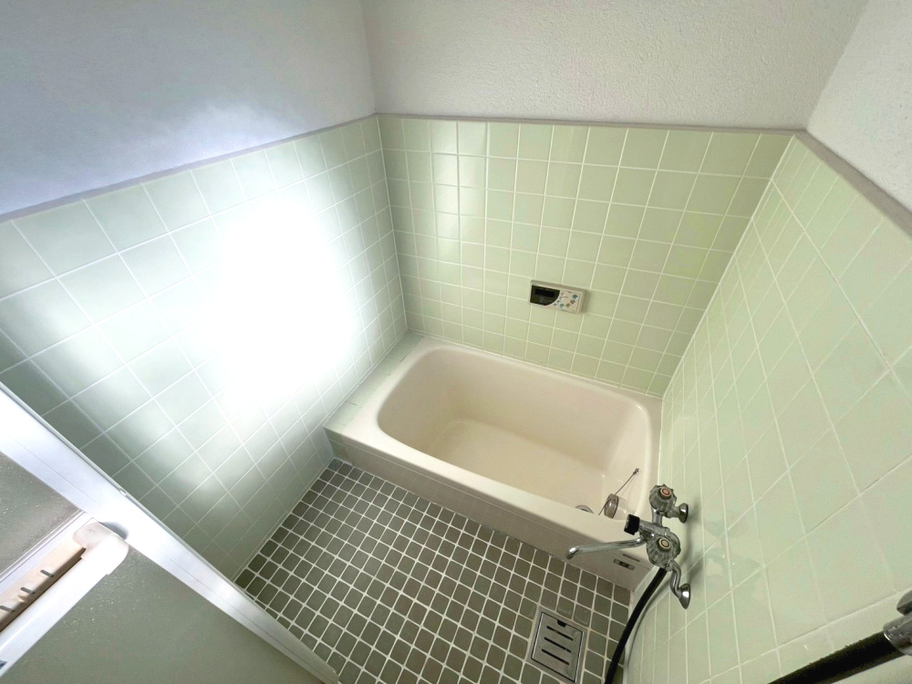 須磨寺町4丁目貸戸建の浴室|きれいなお風呂です