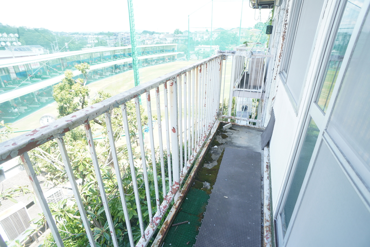 鳩マンションのバルコニー