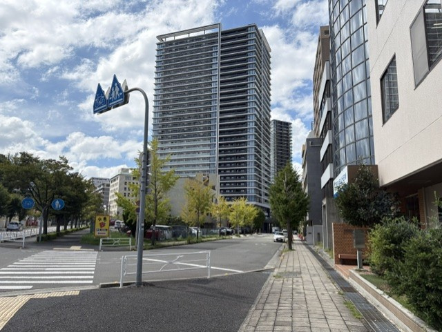 三和理研ビルの周辺