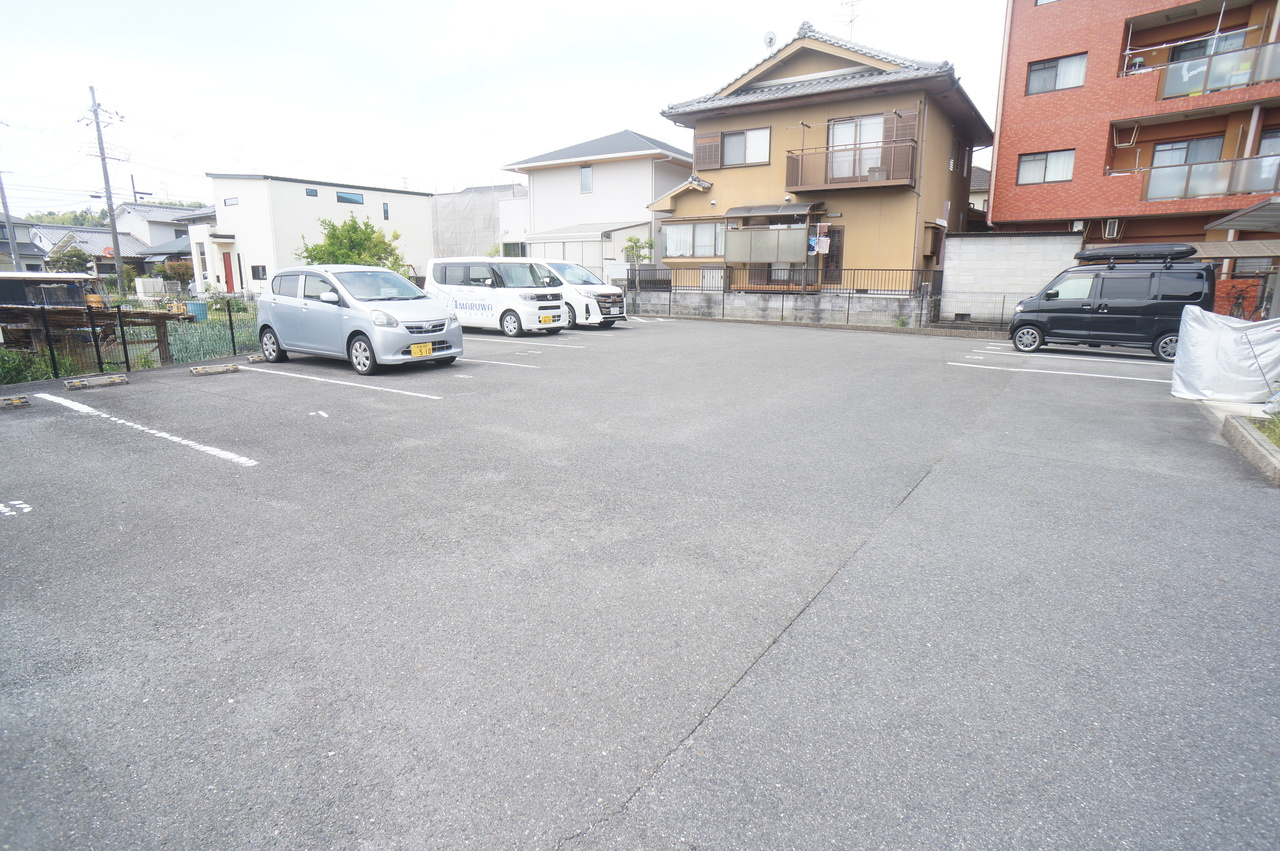 ティンカーベルハイツⅡの駐車場