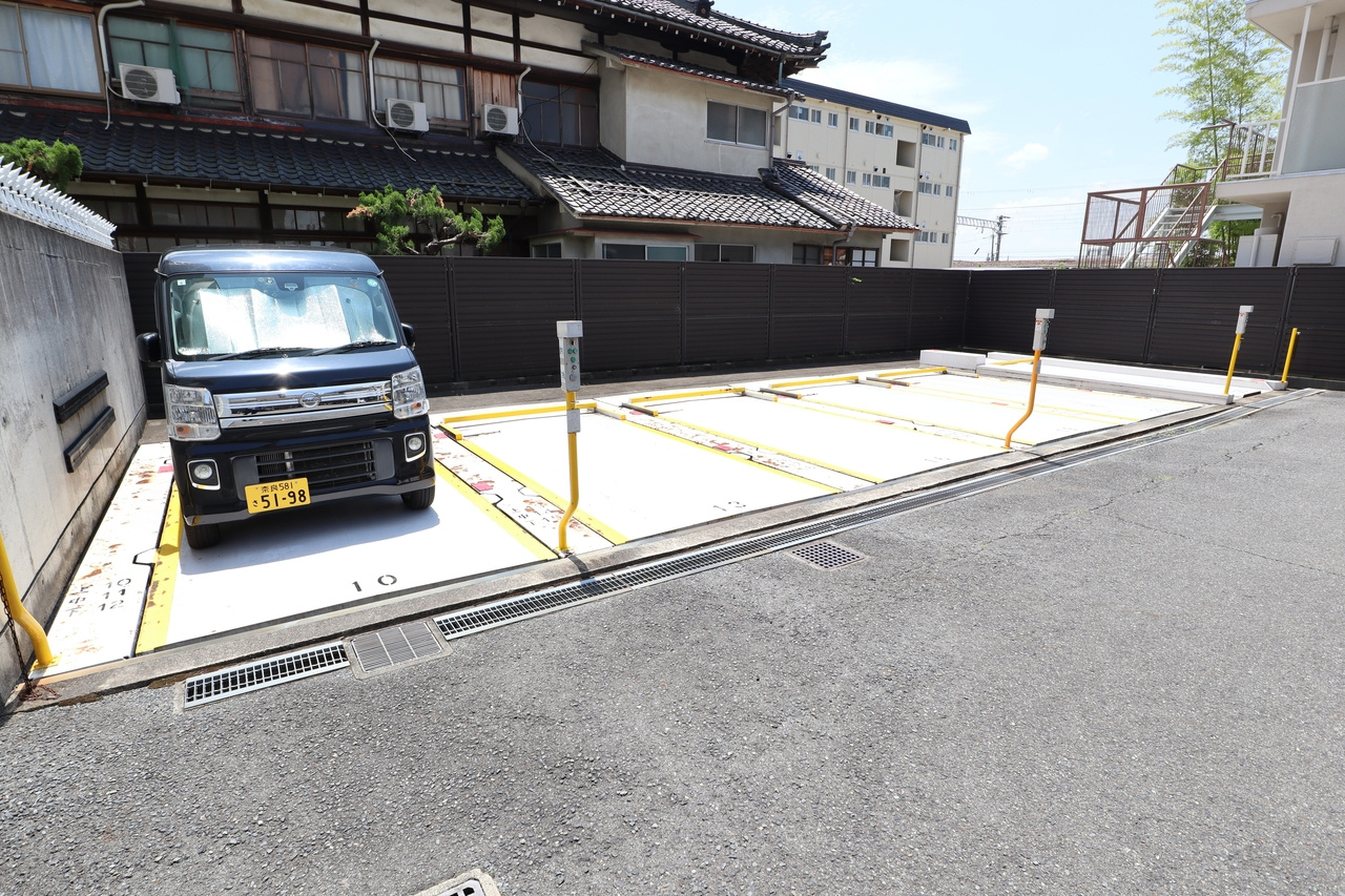 グリーンパークコートの駐車場