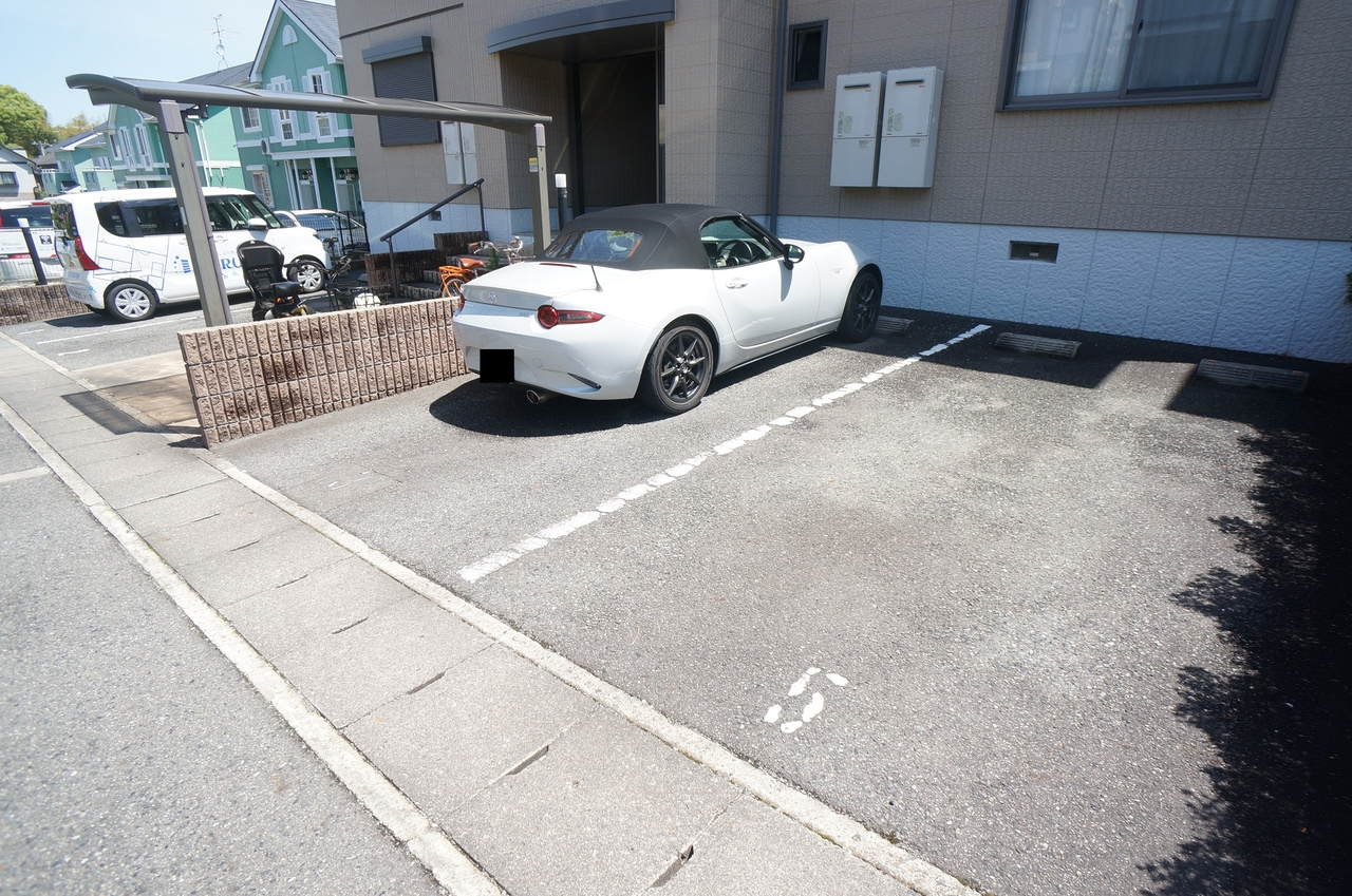 サンハイツ旭Ａの駐車場