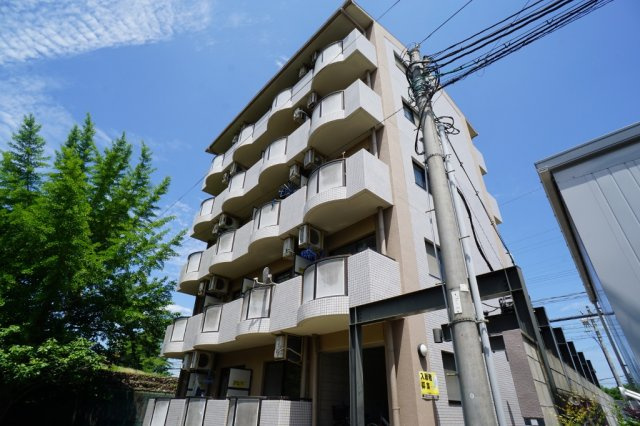 アミティ西大寺Ｐー８の外観