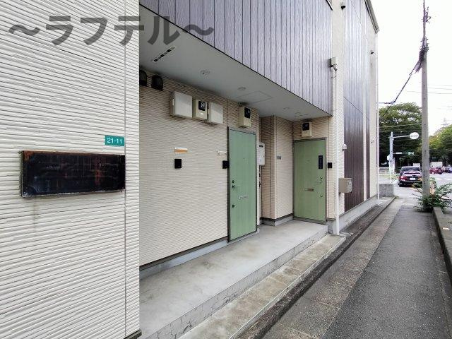 所沢市西新井町のアパートのエントランス