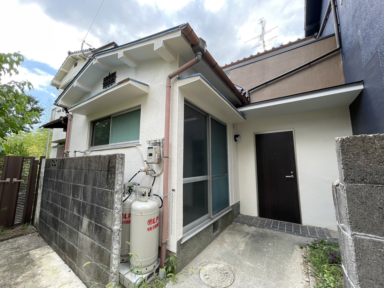 南登美ヶ丘戸建のエントランス