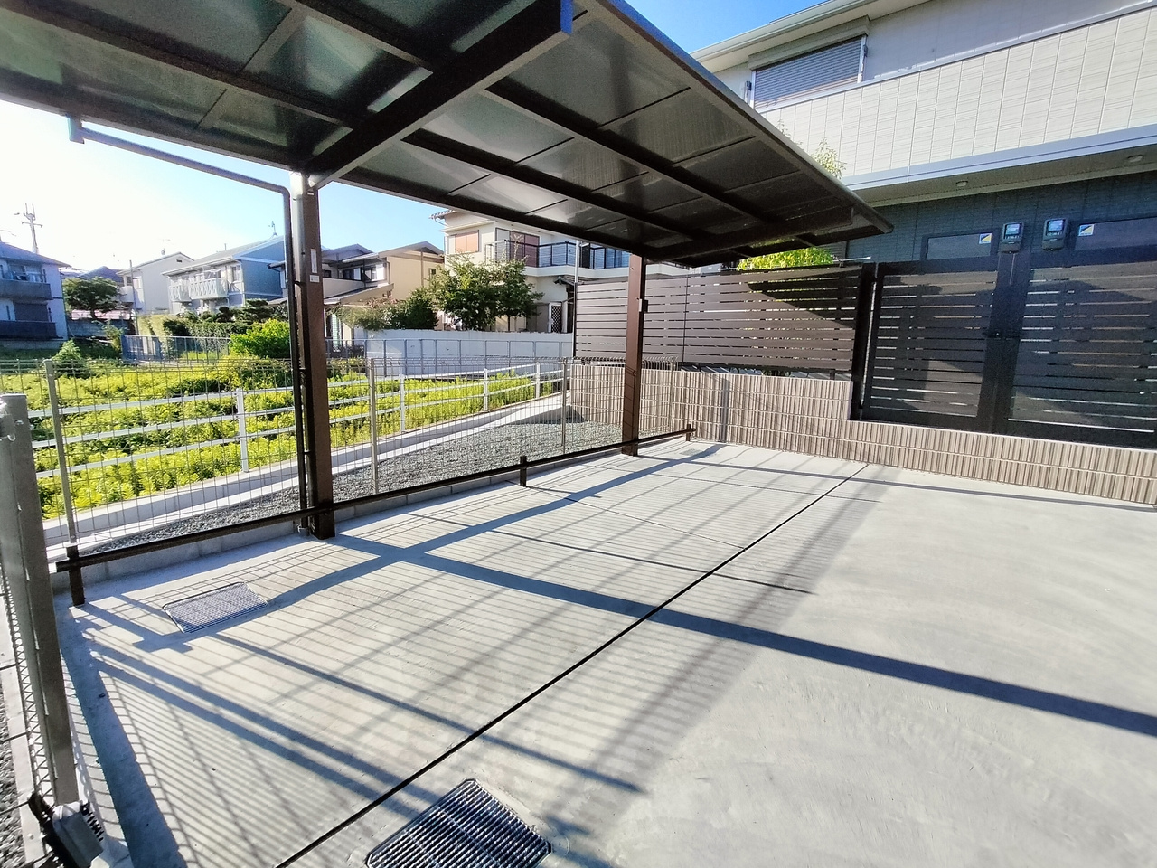 グランヴェール西ノ京の駐車場