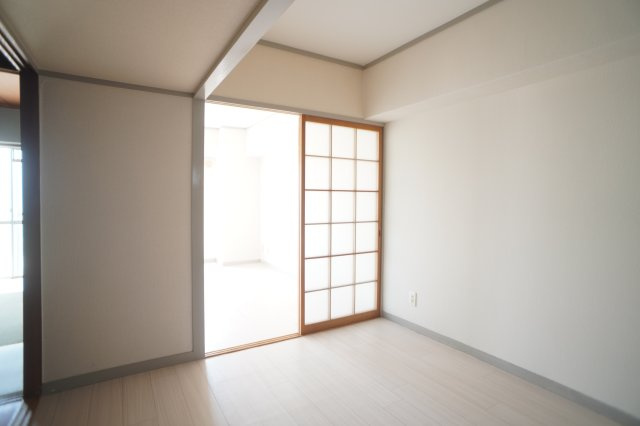 大和ビルマンションＢ棟の洋室