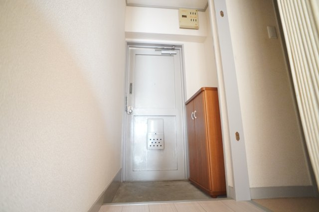 大和ビルマンションＢ棟の玄関