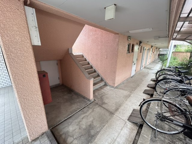 大和ビルマンションＢ棟のエントランス