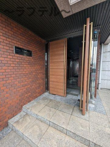 所沢市くすのき台１丁目の賃貸マンションのエントランス