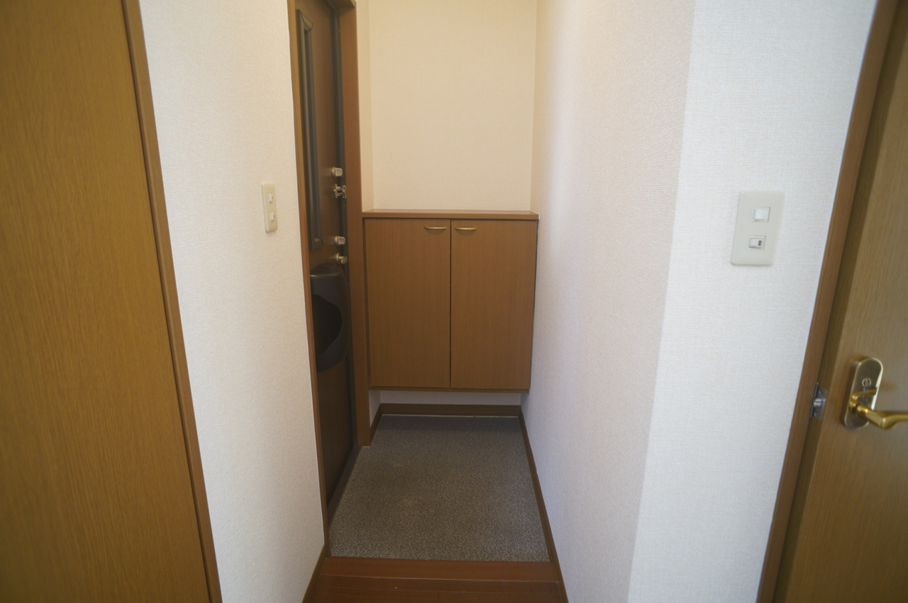 グリーンヴィレッジあいＣ棟の玄関