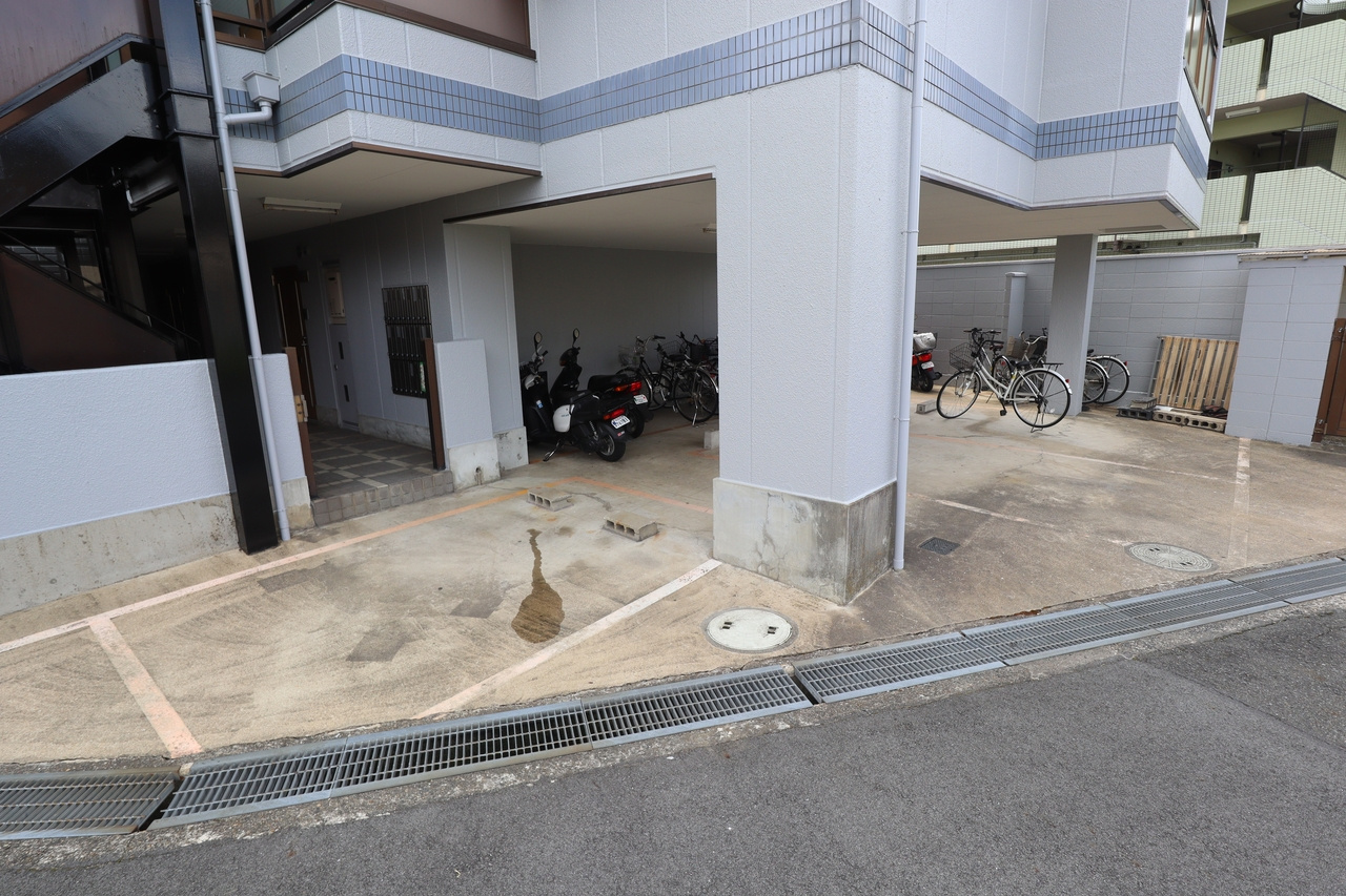 リバーサイド大和小泉の駐車場