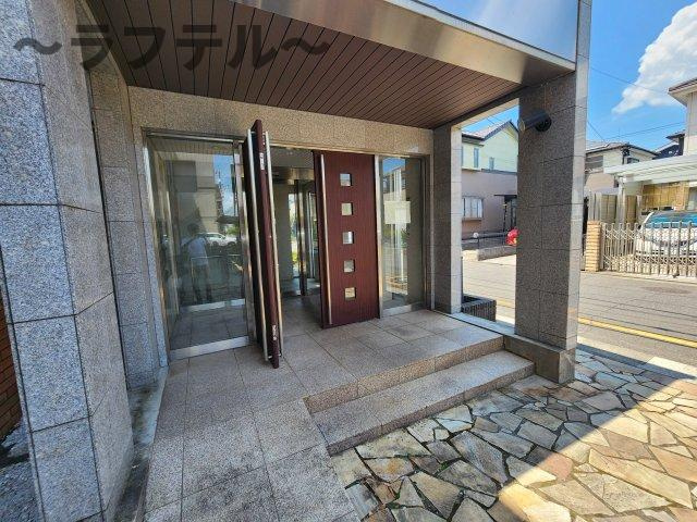 オネスティ　ユー　カレントのエントランス
