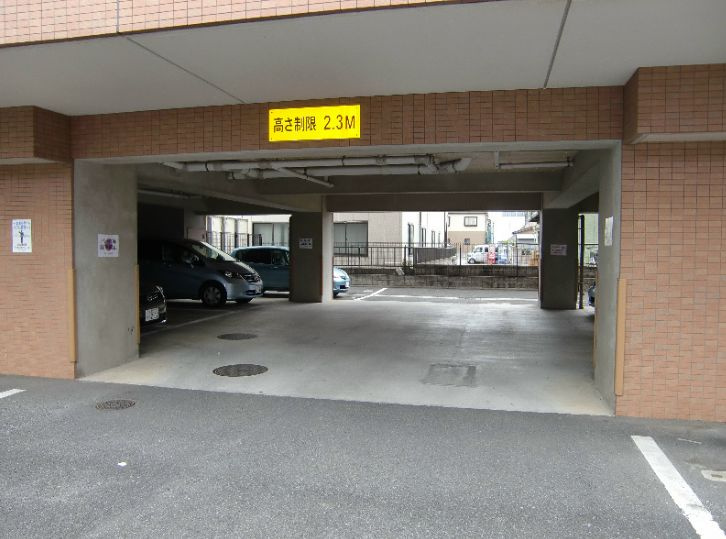 エスポワール・パレスの駐車場