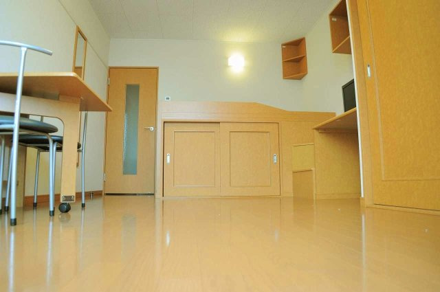 レオパレス健の居間・リビング|1F フローリング　　ＳＥＣＯＭ使用無料