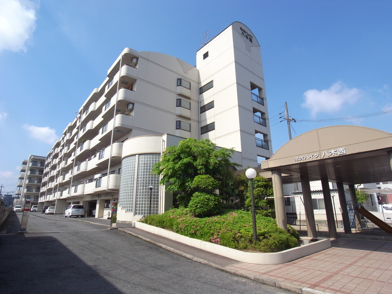 ネオハイツ八木西の外観