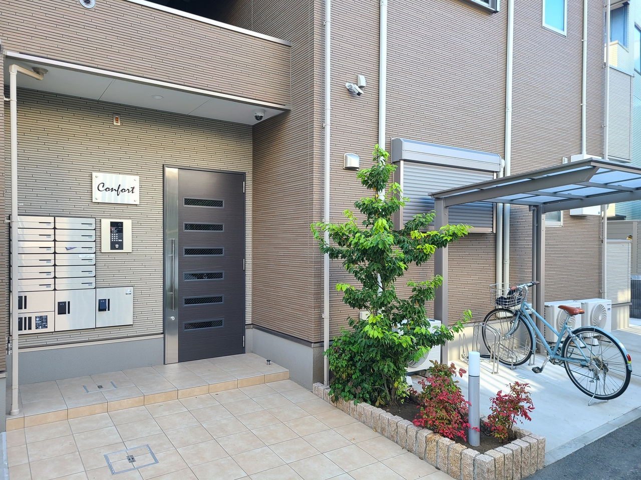 コンフォールのエントランス|★建物エントランスの画像です★