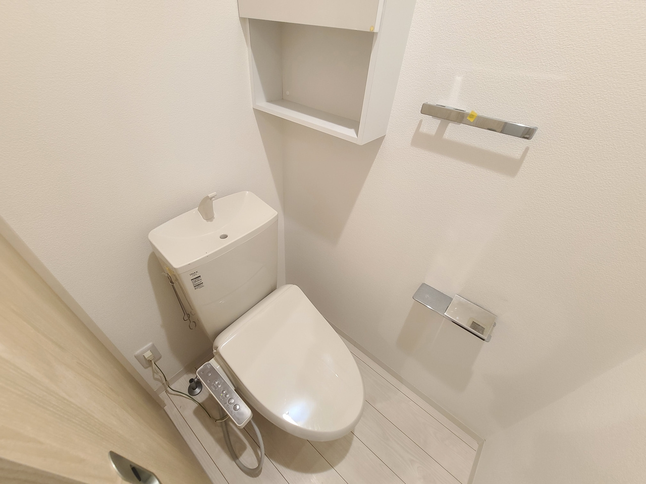 コンフォールのトイレ|★トイレ画像・温水洗浄便座＆収納棚を設置★