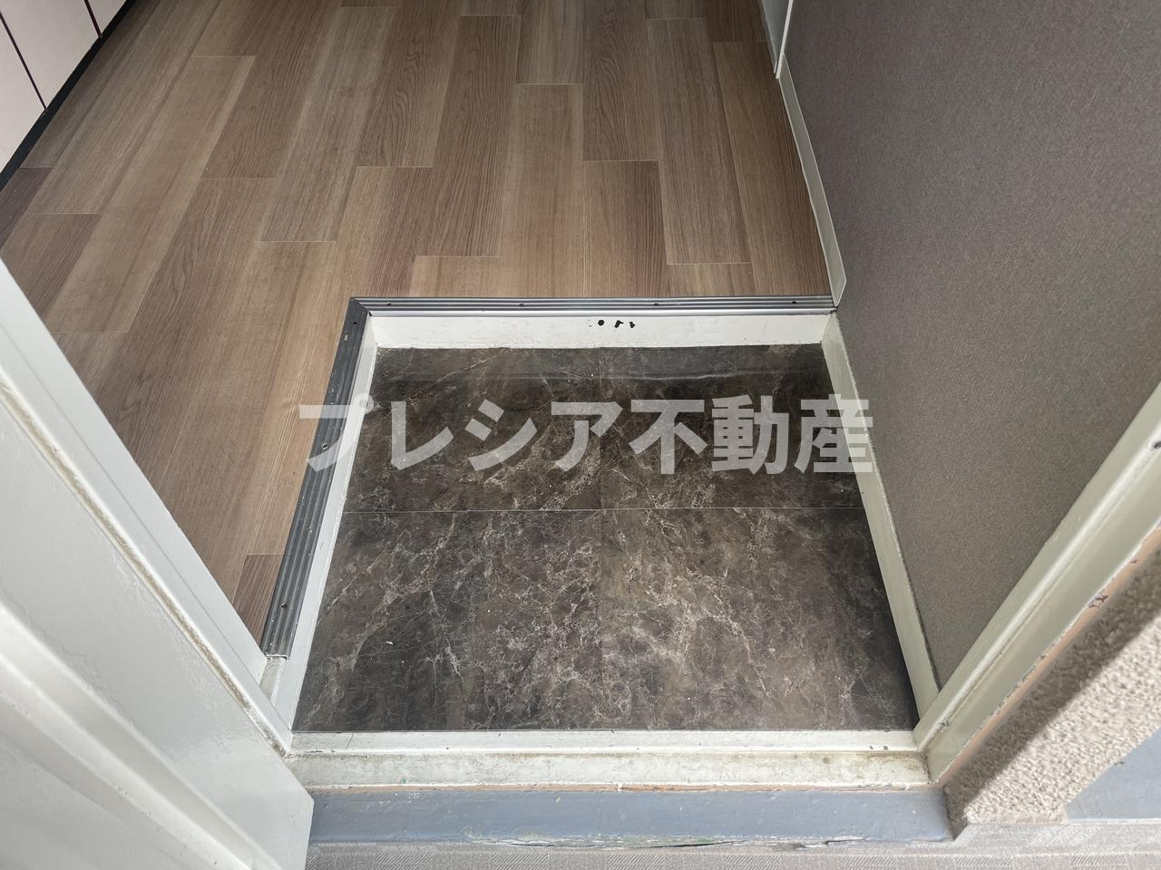 甲子園グリーンハイツの玄関