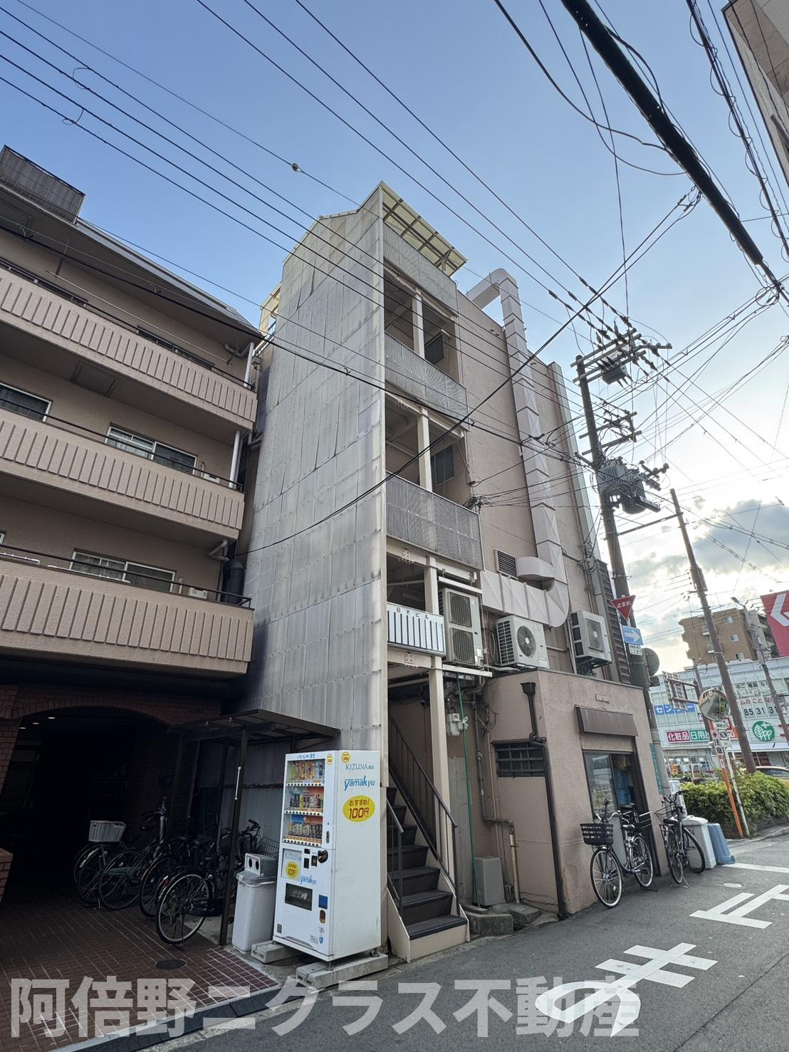 日光ビルのエントランス