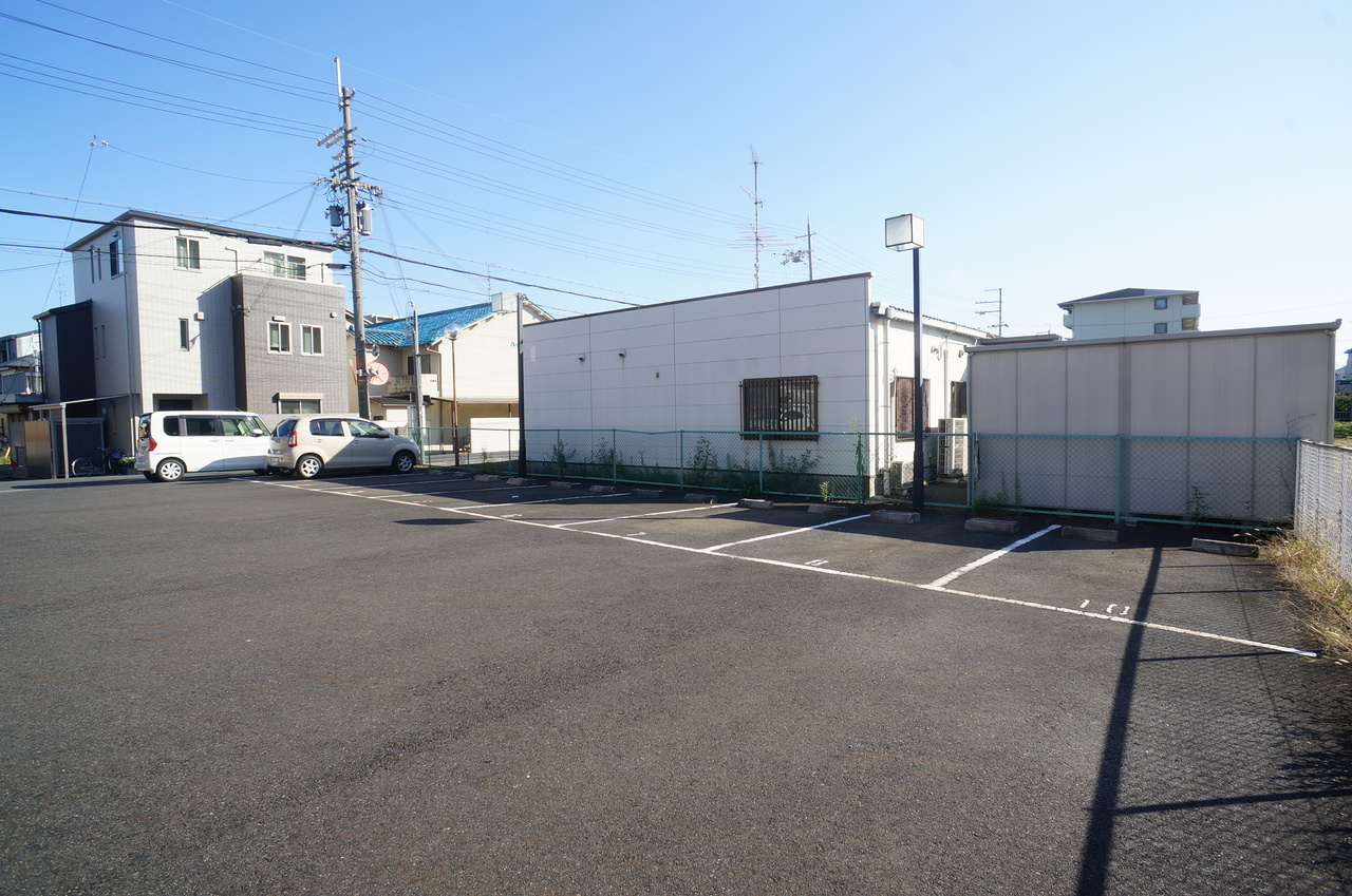 パストラルの駐車場