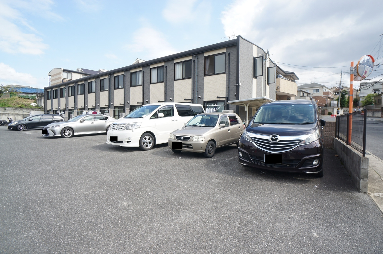 レオパレス備前香芝の駐車場