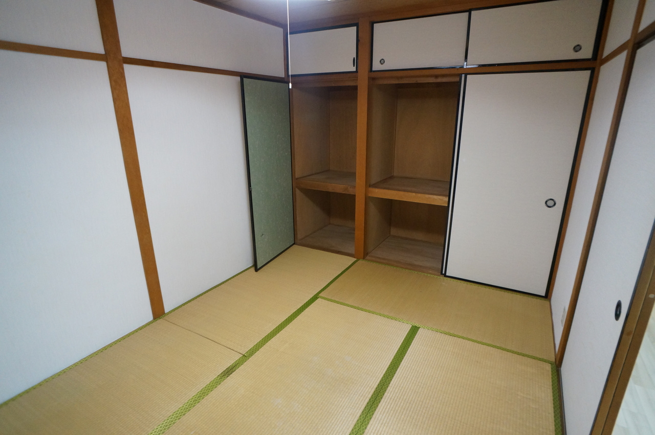新町ロイヤルハイツの和室