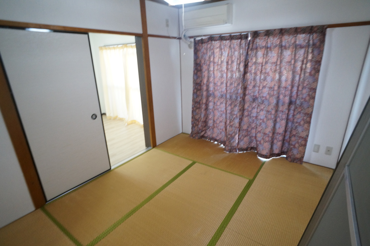 新町ロイヤルハイツの和室