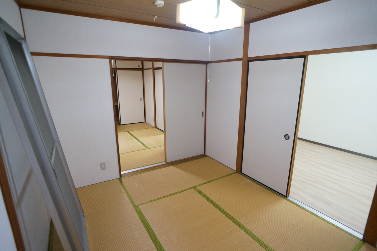 新町ロイヤルハイツの和室