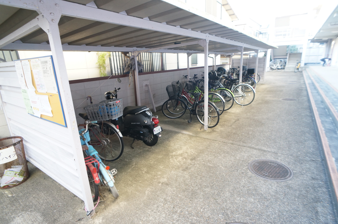 新町ロイヤルハイツの駐車場