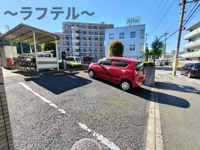 所沢市くすのき台３丁目のアパートの駐車場