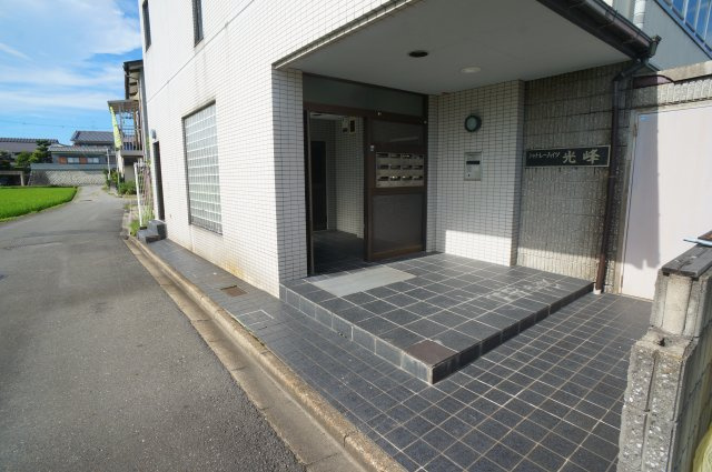シャトレーハイツ光峰のエントランス