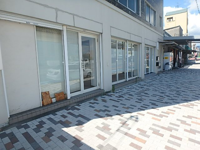 アーバン中央市場前の外観|きれいな外観です
